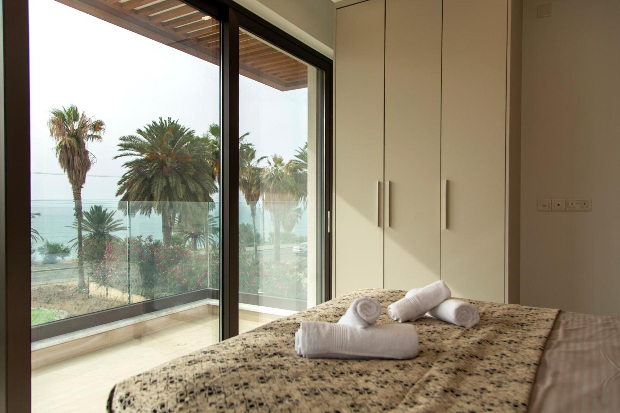 Santa Barbara Seafront Villas W Jacuzzi Pool Paphos Kültér fotó