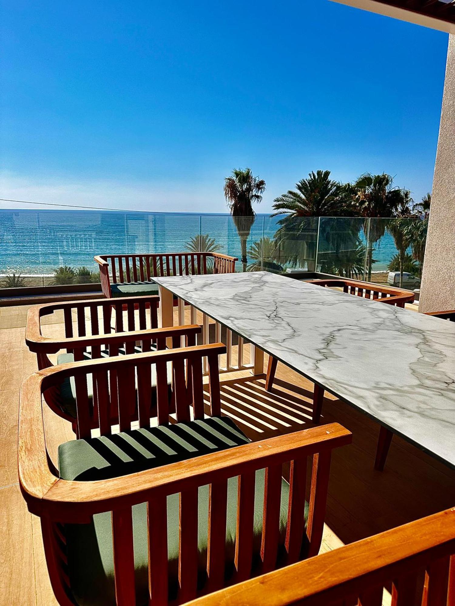 Santa Barbara Seafront Villas W Jacuzzi Pool Paphos Kültér fotó