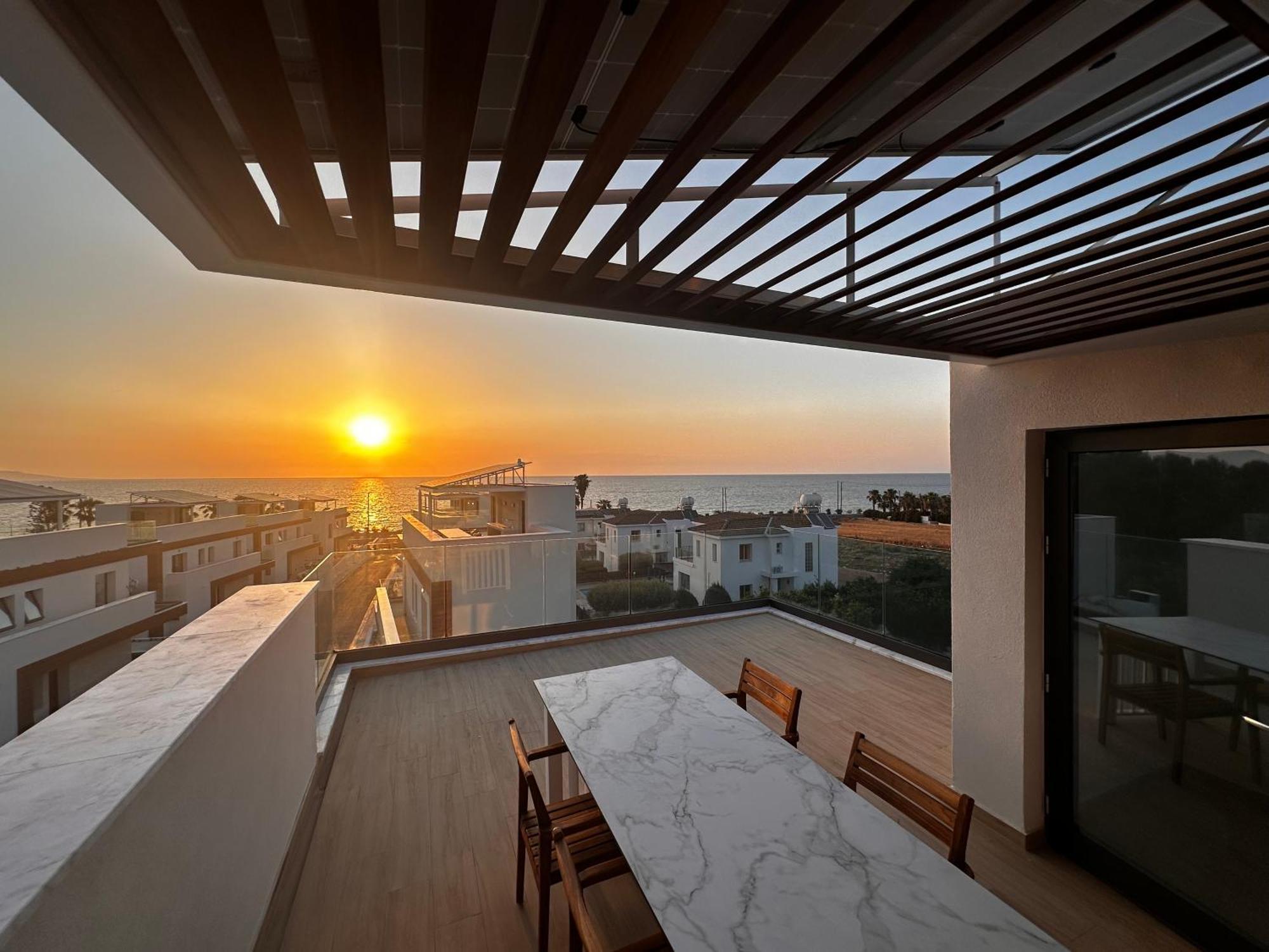 Santa Barbara Seafront Villas W Jacuzzi Pool Paphos Kültér fotó