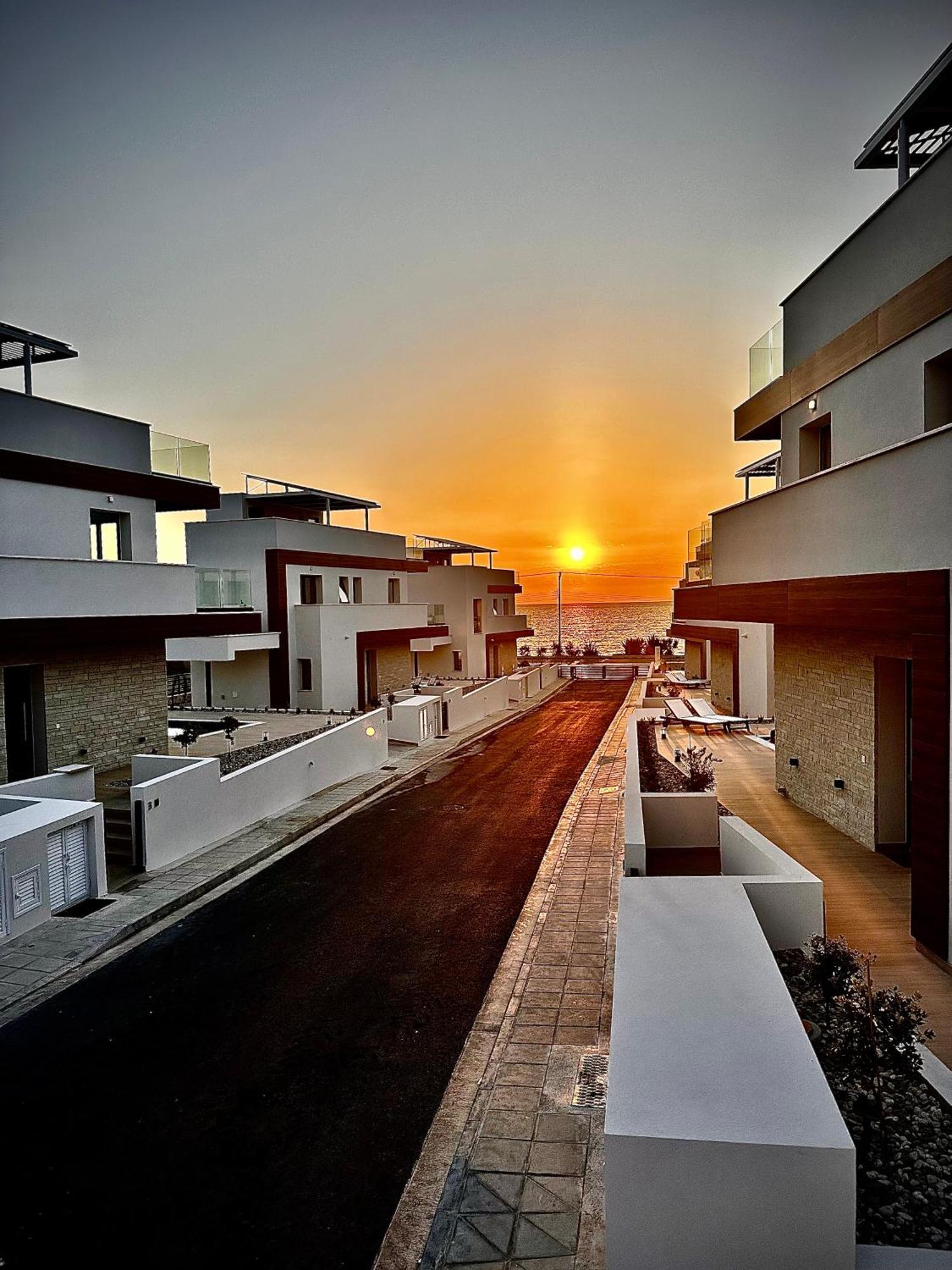 Santa Barbara Seafront Villas W Jacuzzi Pool Paphos Kültér fotó