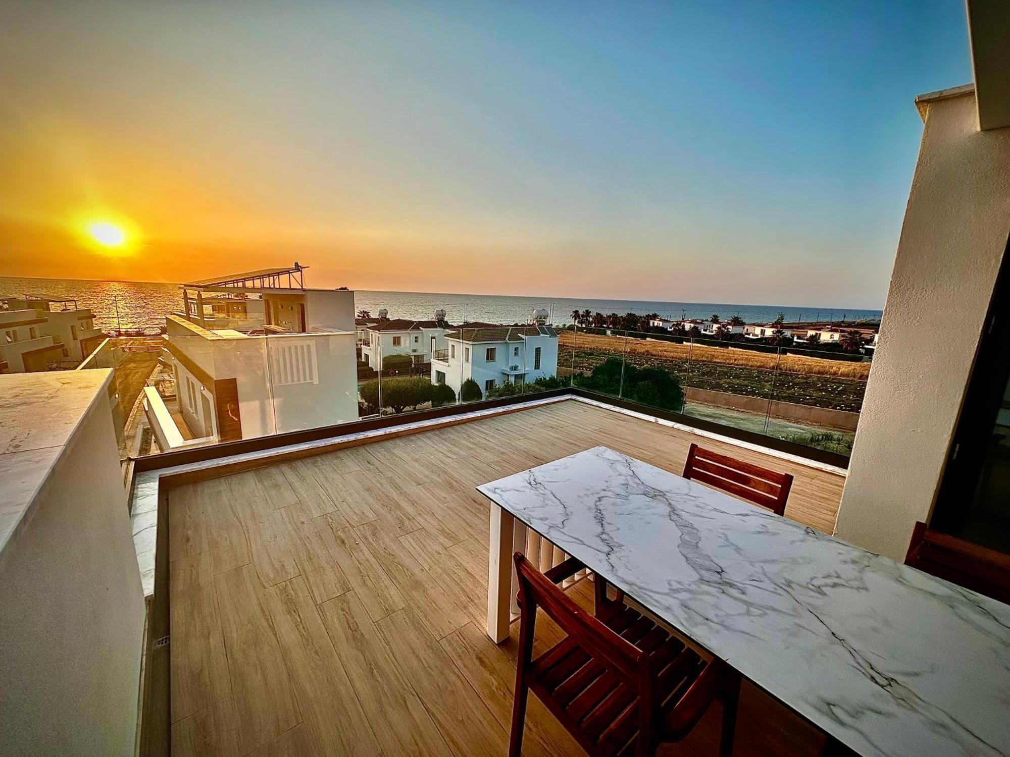 Santa Barbara Seafront Villas W Jacuzzi Pool Paphos Kültér fotó