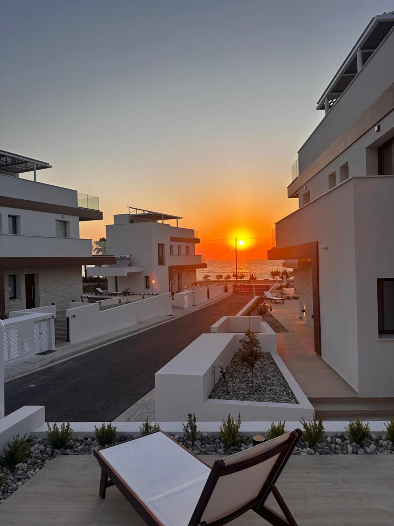 Santa Barbara Seafront Villas W Jacuzzi Pool Paphos Kültér fotó